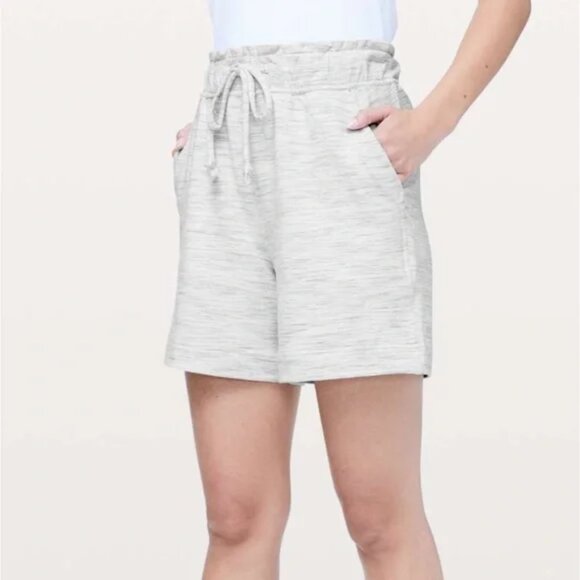 LULULEMON Shorts Womens 4 Heathered Space Dyed White Hello Sunday Lounge Relaxed - Picture 1 of 9
